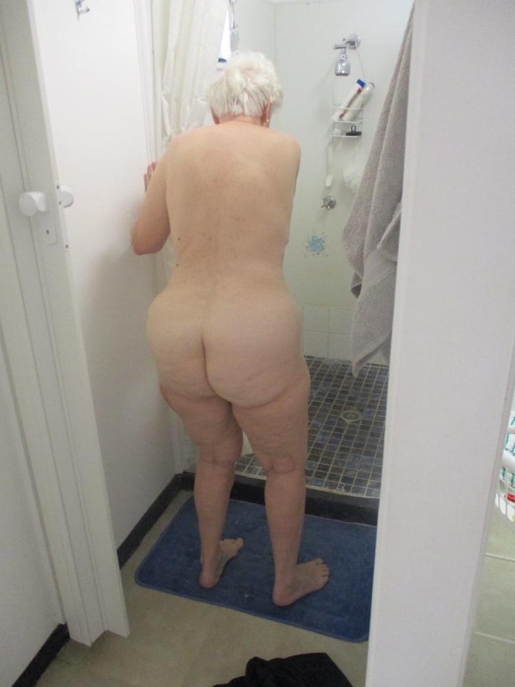 7P Granny in Shower