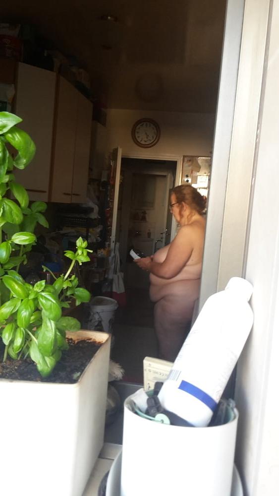 13P MY FEMALE NUDE IN THE KITCHEN THIS MORNING