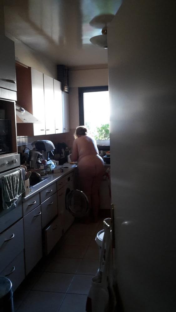 13P MY FEMALE NUDE IN THE KITCHEN THIS MORNING