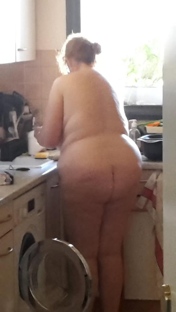 13P MY FEMALE NUDE IN THE KITCHEN THIS MORNING
