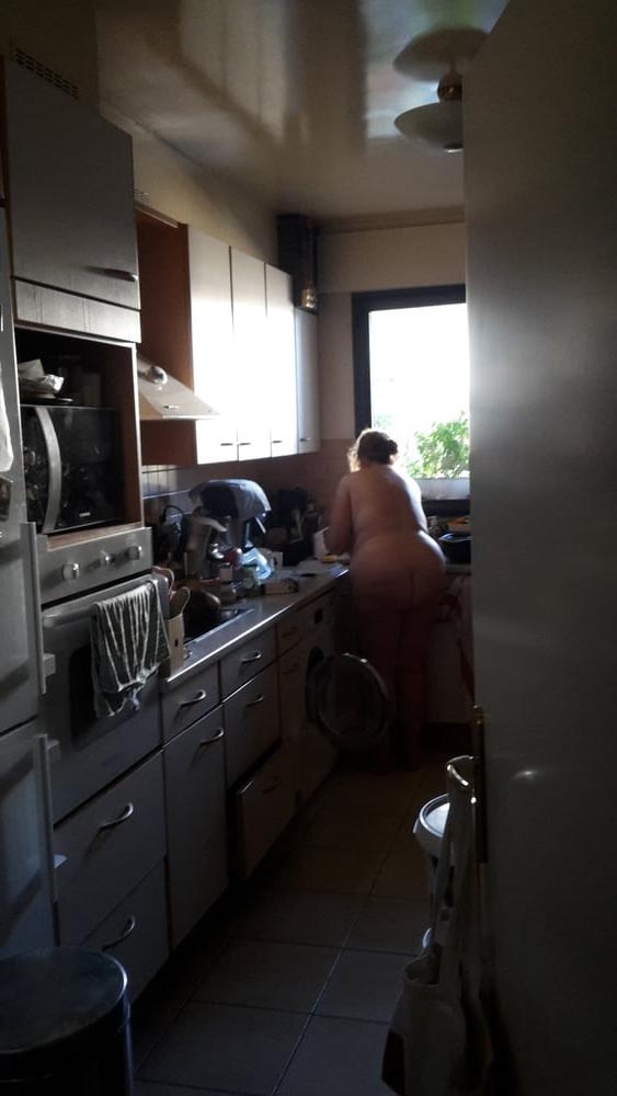 13P MY FEMALE NUDE IN THE KITCHEN THIS MORNING