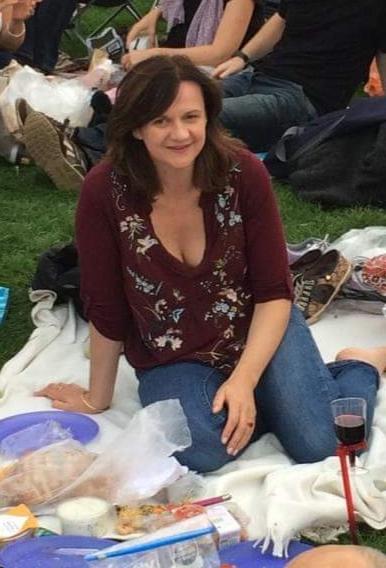 20P Mature ladies braless cleavage pokies 159