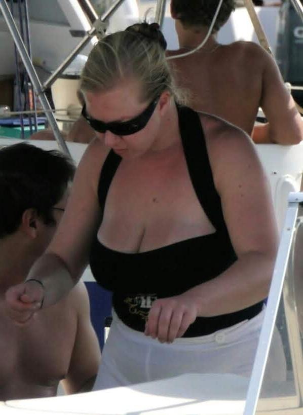 20P Mature ladies braless cleavage pokies 162