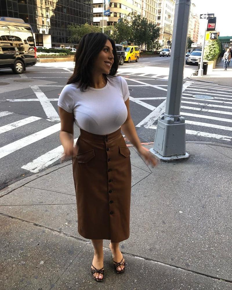 25P Gorgeous Boobs!