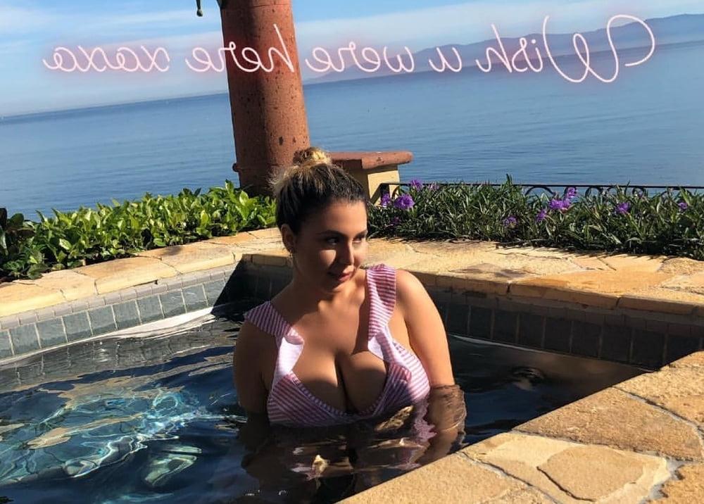 25P Gorgeous Boobs!