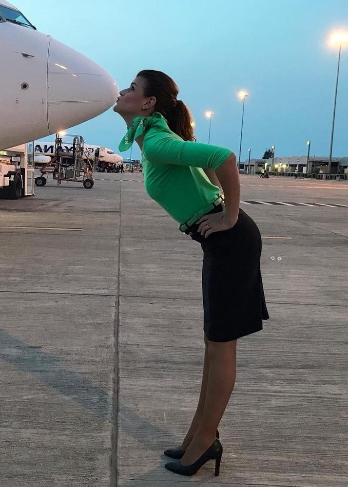 25P Hot Dutch stewardess Marie-Sophie Pole Dancing