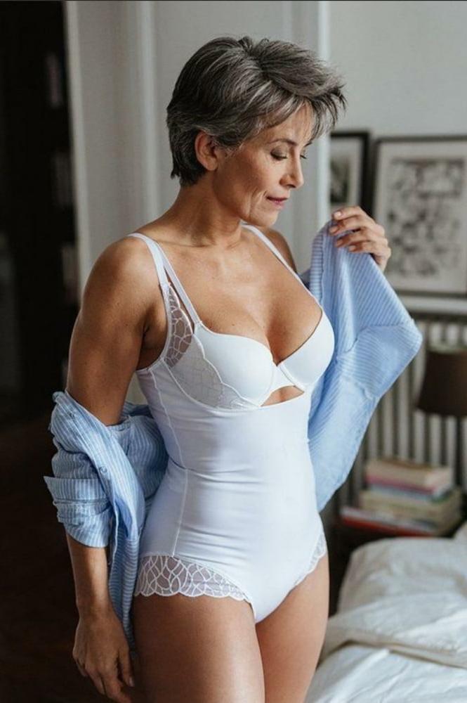 25P Gorgeous Mature Ladies 23