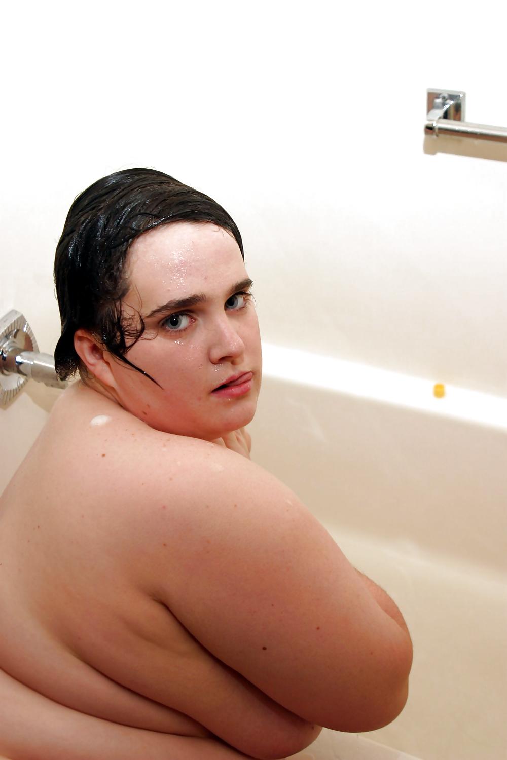 25P Kaylee's sexy shower
