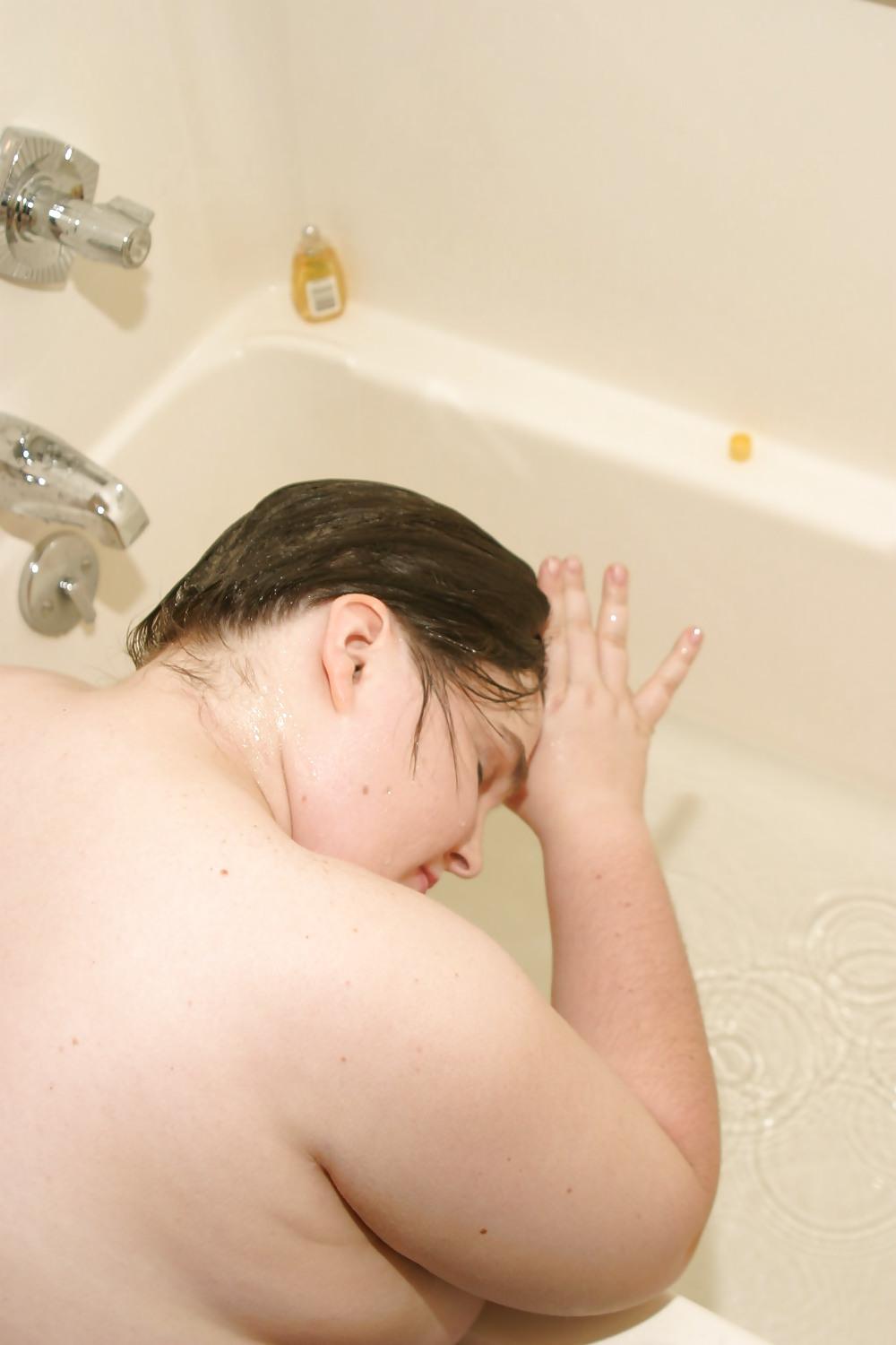 25P Kaylee's sexy shower