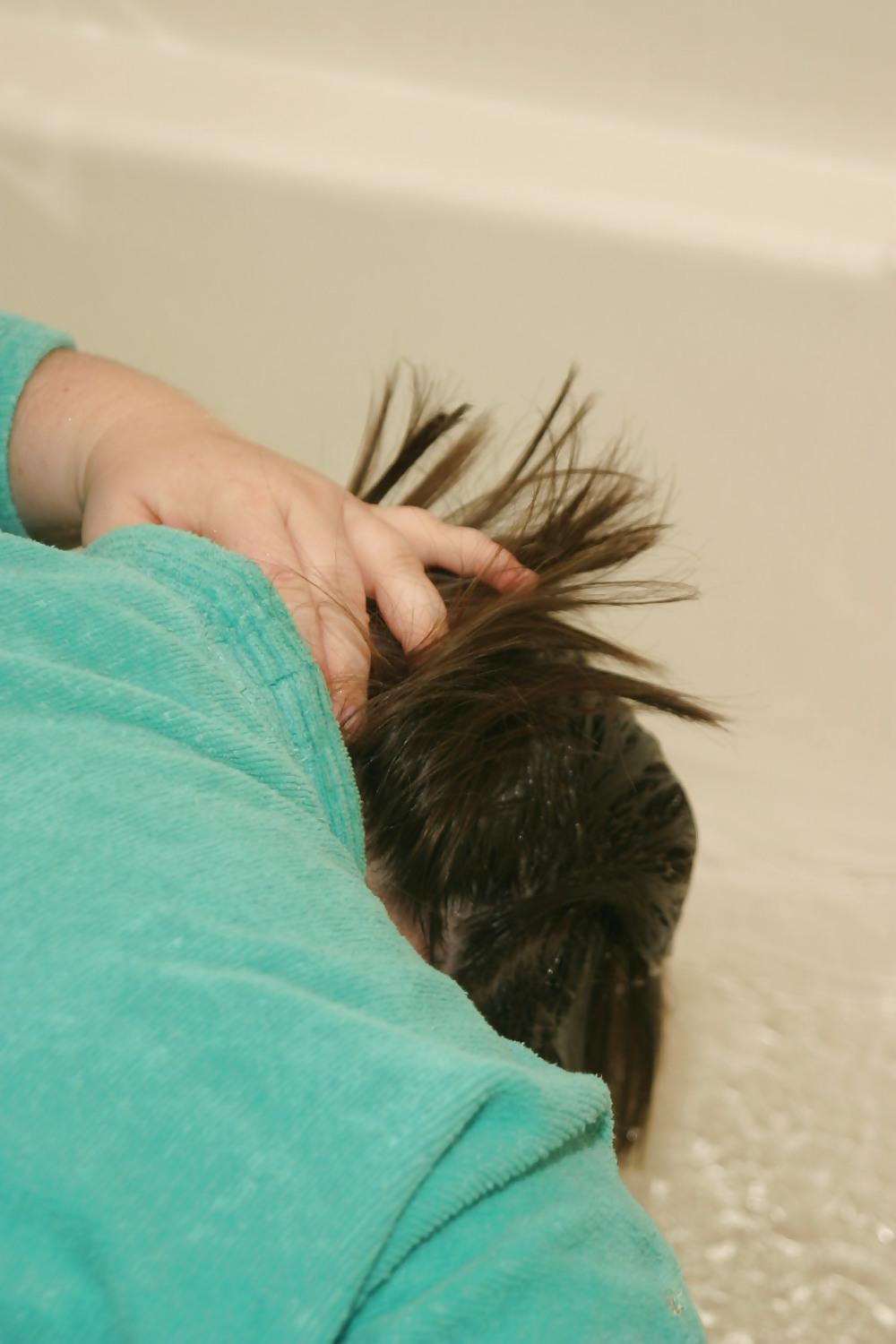 25P Kaylee's sexy shower