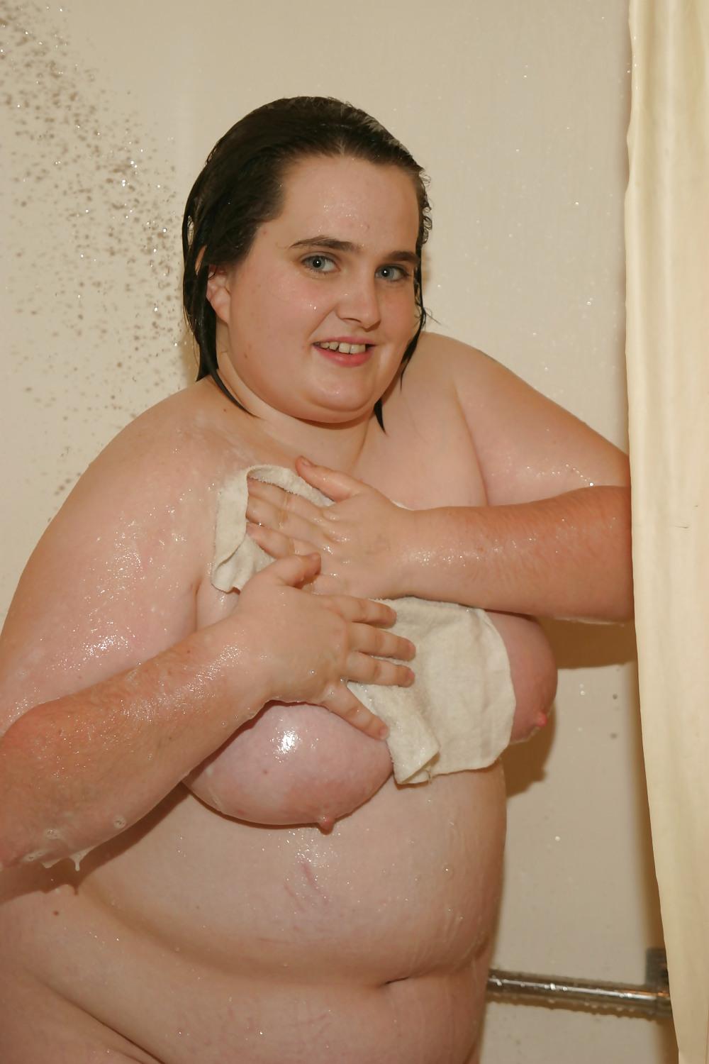 25P Kaylee's sexy shower