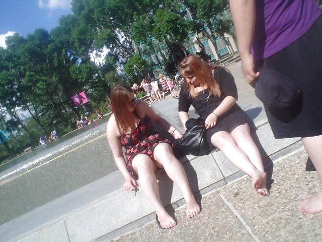 25P More feet legs and buts in public