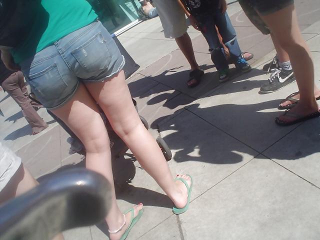 25P More feet legs and buts in public