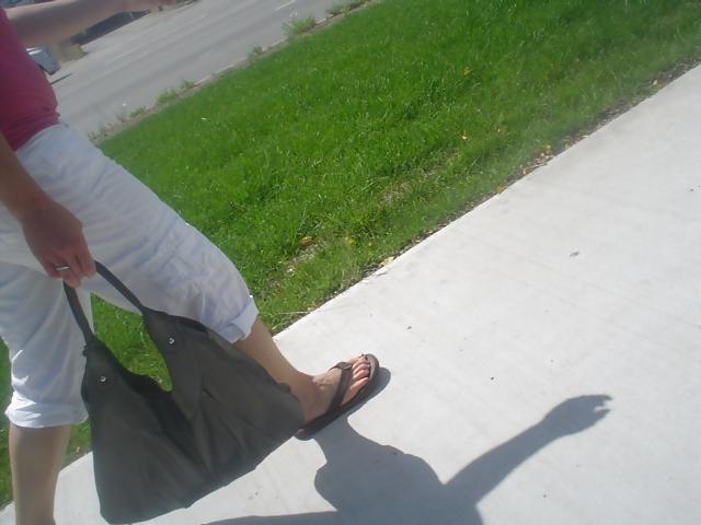 25P More feet legs and buts in public