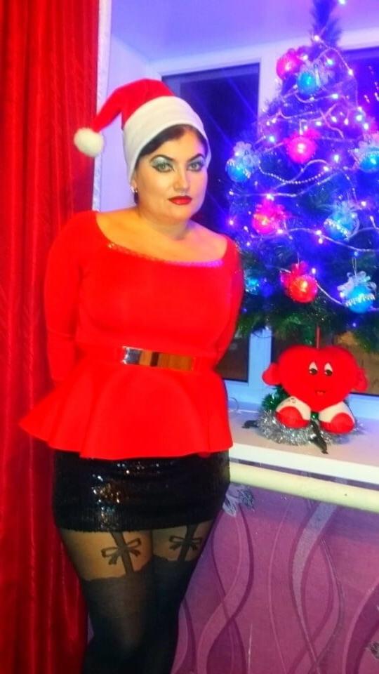 24P Lady in red VI