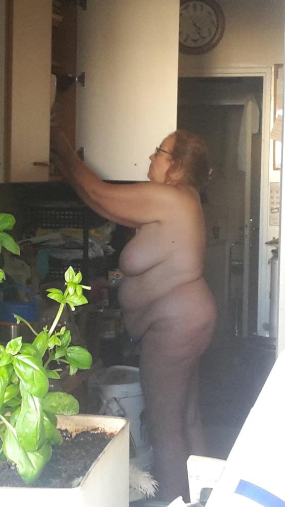 12P MY FEMALE NUDE IN THE KITCHEN THIS MORNING N02