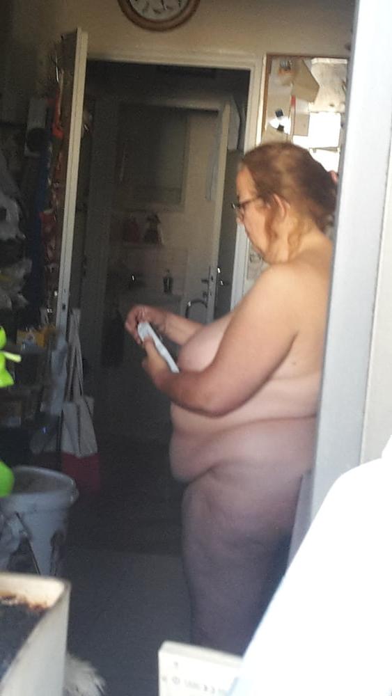 12P MY FEMALE NUDE IN THE KITCHEN THIS MORNING N02