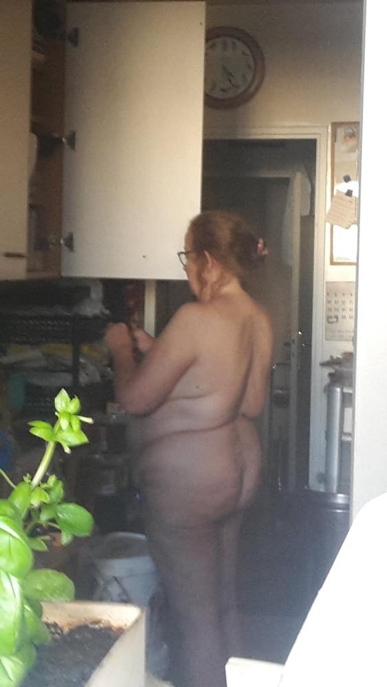 12P MY FEMALE NUDE IN THE KITCHEN THIS MORNING N02