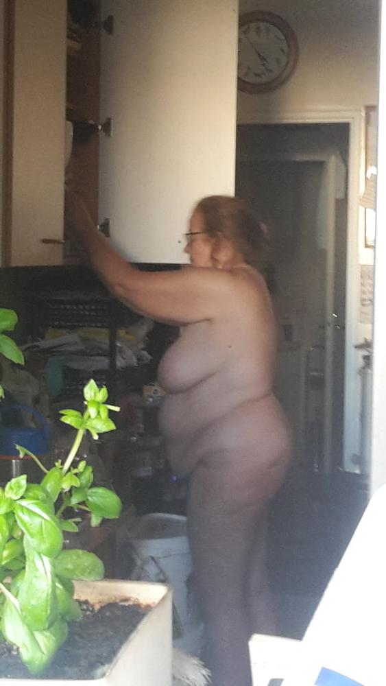 12P MY FEMALE NUDE IN THE KITCHEN THIS MORNING N02