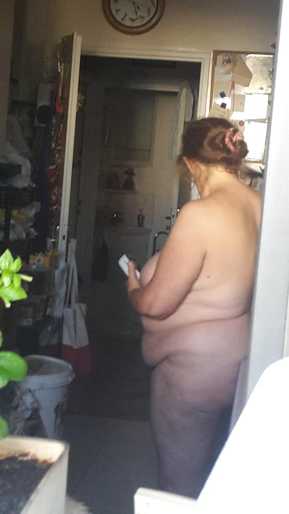 12P MY FEMALE NUDE IN THE KITCHEN THIS MORNING N02