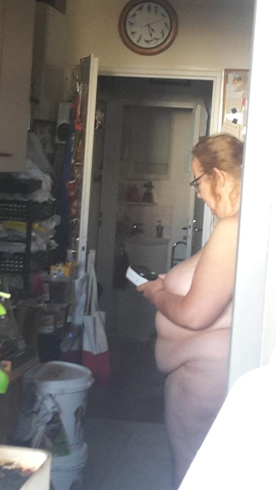12P MY FEMALE NUDE IN THE KITCHEN THIS MORNING N02