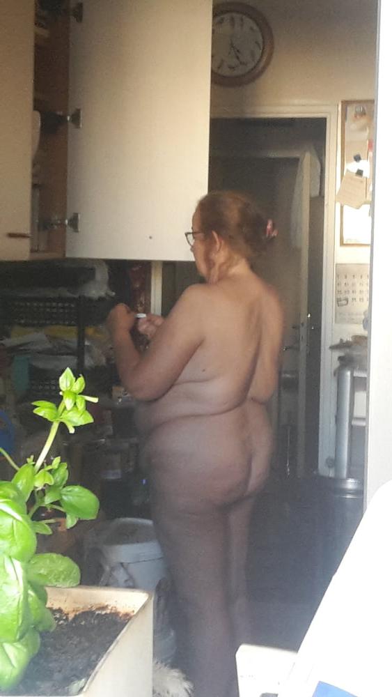 12P MY FEMALE NUDE IN THE KITCHEN THIS MORNING N02