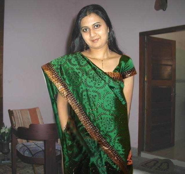 25P Famous Bhabhi With her long hair