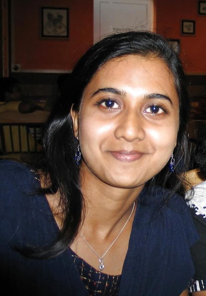 25P Famous Bhabhi With her long hair