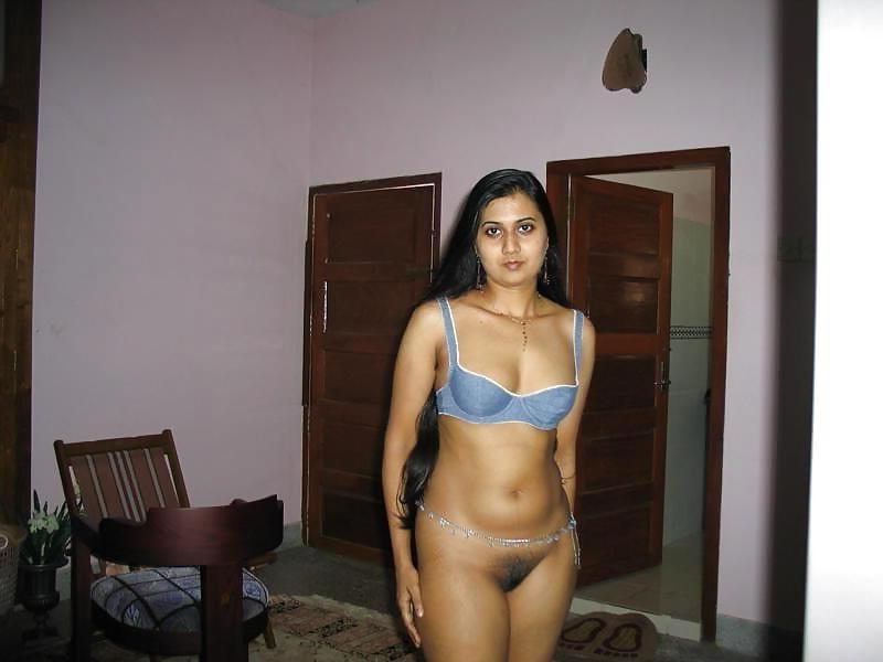 25P Famous Bhabhi With her long hair