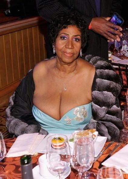 20P Mature ladies braless cleavage pokies 156