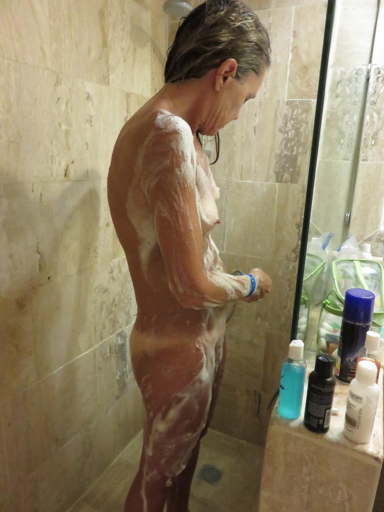 16P Milf shower fun 2