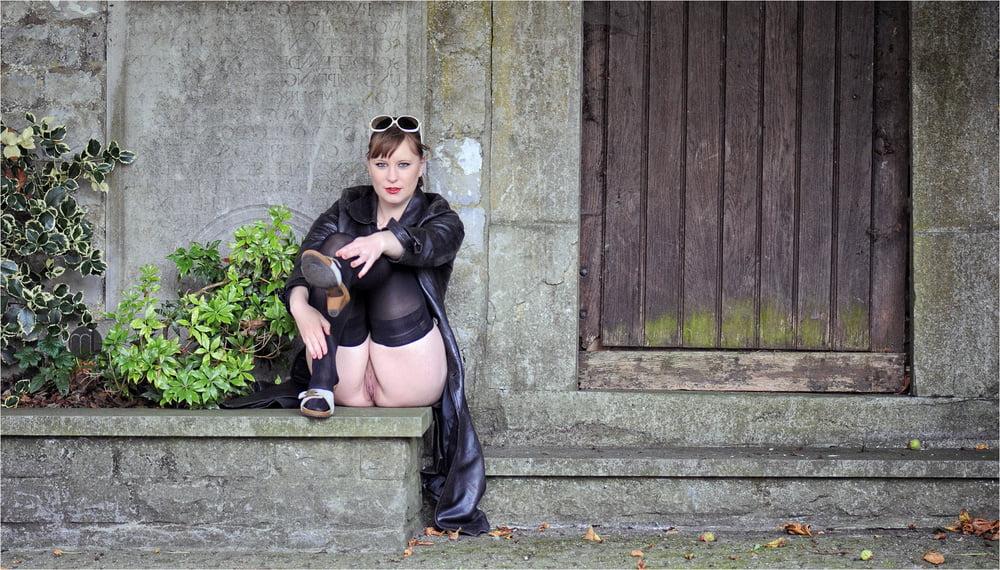 16P SekushiLover - Pantyless Women Flashing Pussies in Public