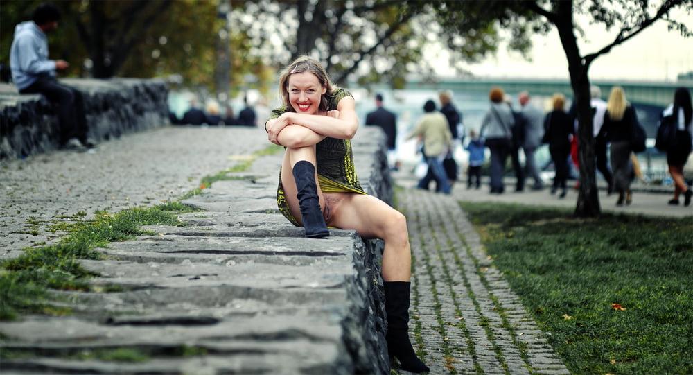 16P SekushiLover - Pantyless Women Flashing Pussies in Public