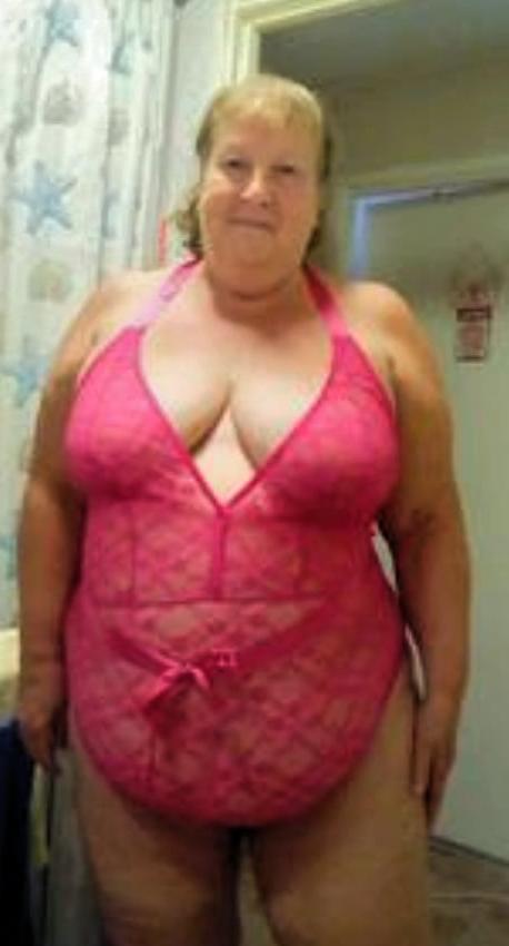 25P grannies in there underwear
