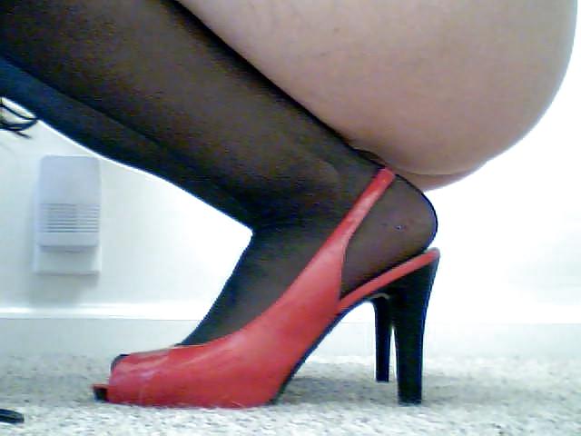 9P Red shoes and black stockings (LadyBugMe)