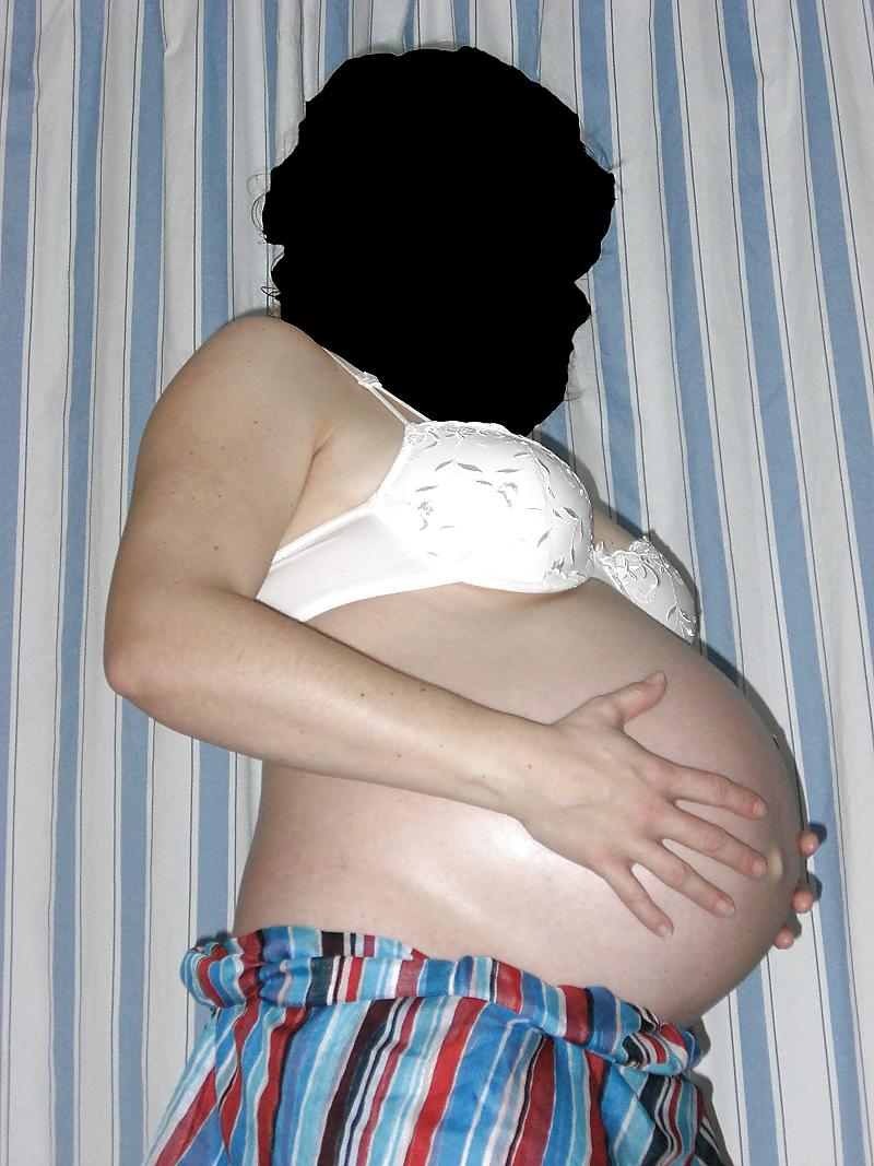25P My pregnant neighbor bellys