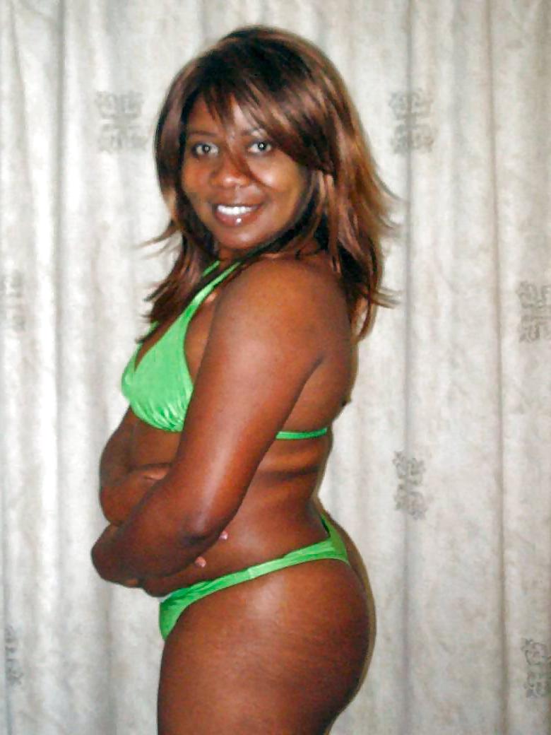 17P Smokin' hot black pussy