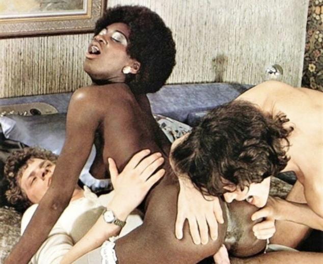 25P Pics I Like 2303 - Retro Interracial