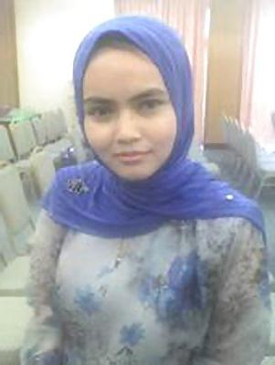 25P Hijab Asian Indo Girls II