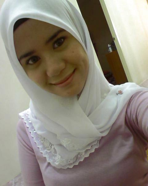 25P Hijab Asian Indo Girls II