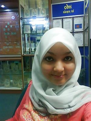 25P Hijab Asian Indo Girls II