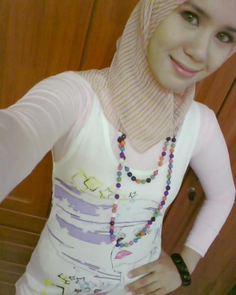 25P Hijab Asian Indo Girls II