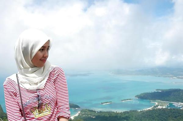 25P Hijab Asian Indo Girls II