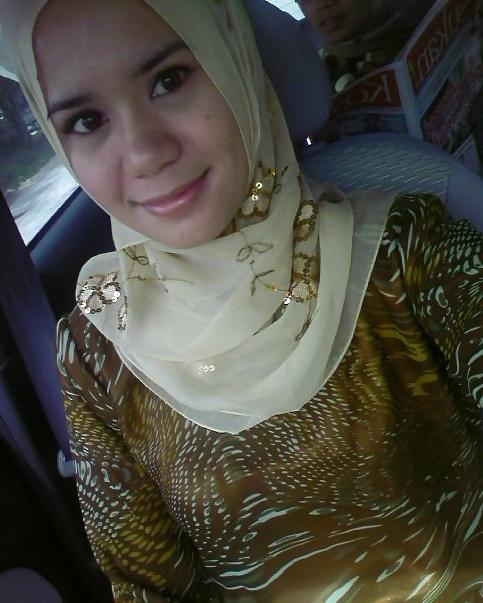25P Hijab Asian Indo Girls II