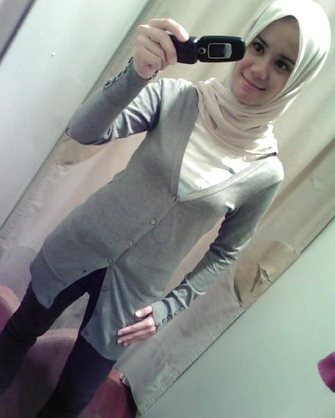 25P Hijab Asian Indo Girls II