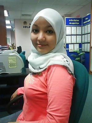 25P Hijab Asian Indo Girls II