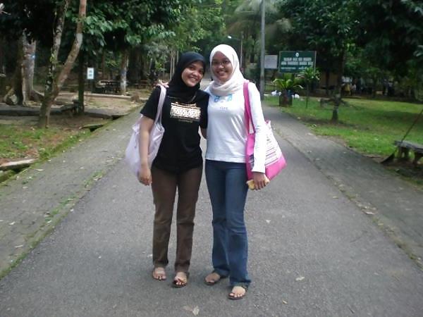 25P Hijab Asian Indo Girls II