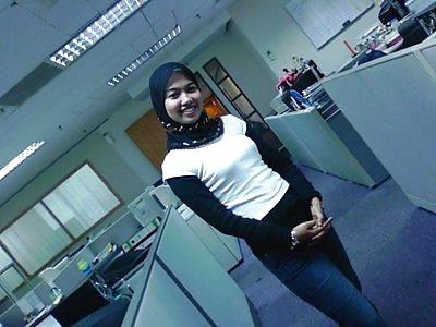 25P Hijab Asian Indo Girls II