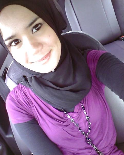 25P Hijab Asian Indo Girls II