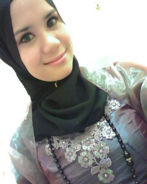 25P Hijab Asian Indo Girls II